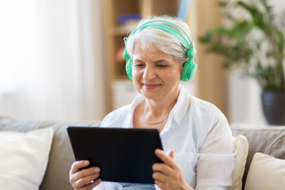 Review the benefits and drawbacks of online hearing tests here.