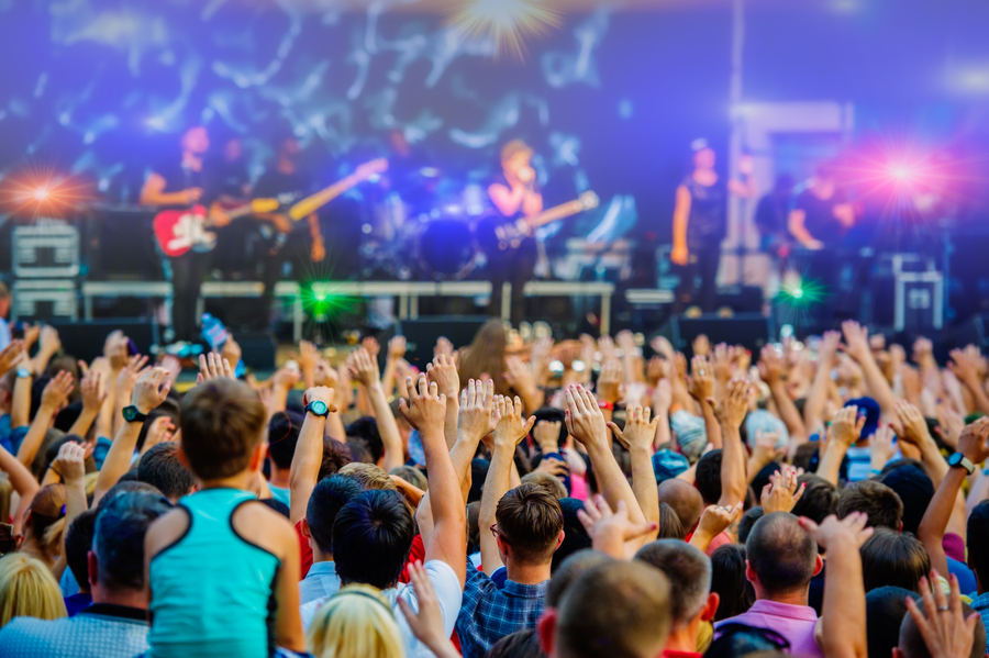 Concert hearing protection is essential to prevent noise-induced hearing loss. Earplugs are a great option for protecting your ears at concerts. Find the best earplugs for concerts to ensure you can enjoy the music without damaging your hearing.