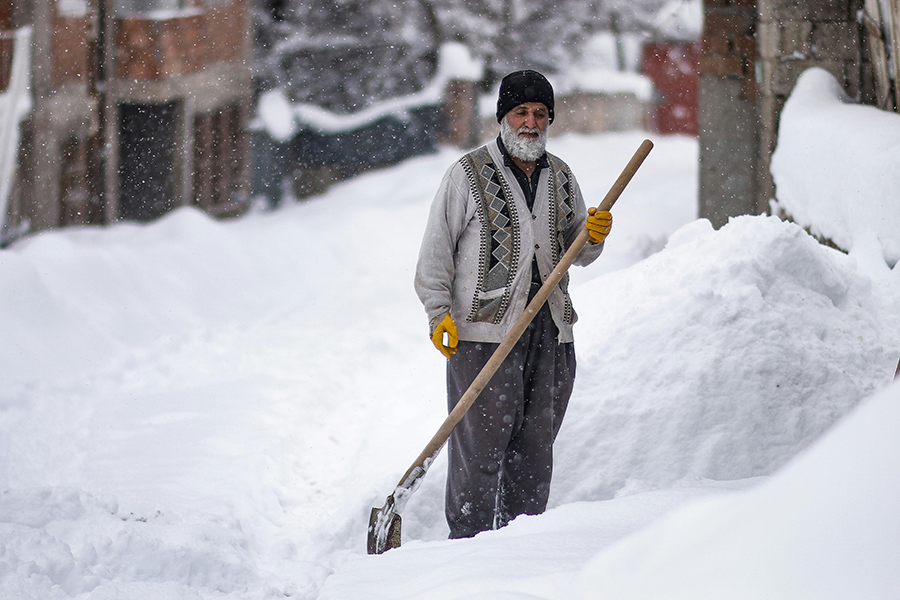 Knowing the basics of how to prevent slips and falls in the snow can be important to your overall health this winter.